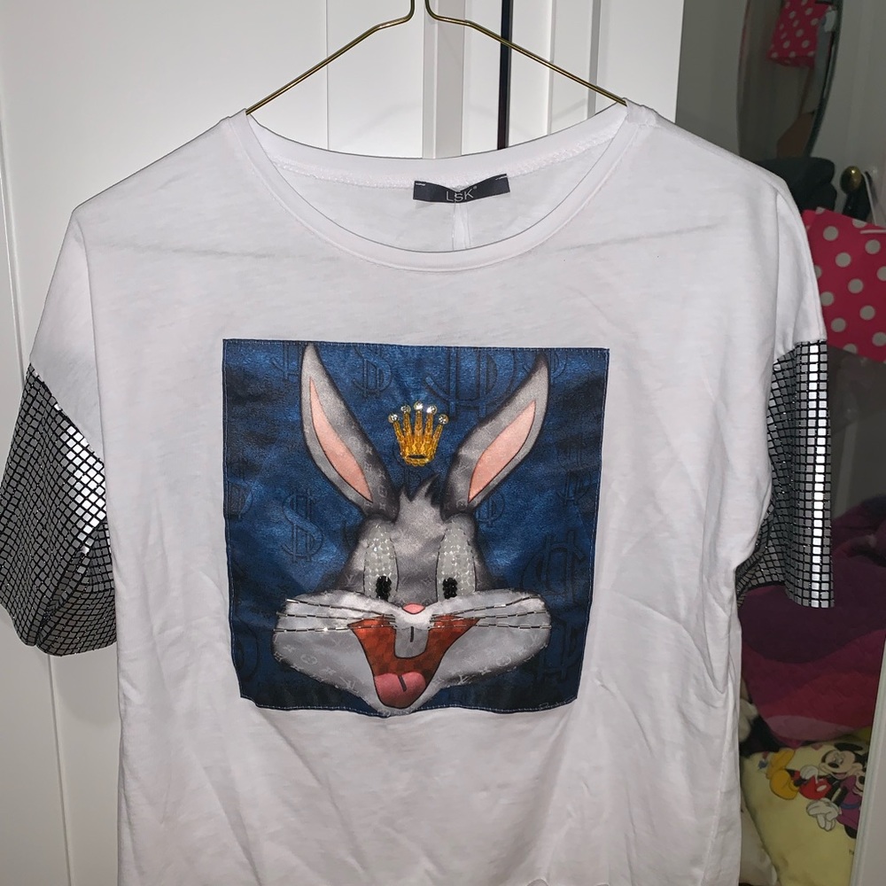 never worn shirt with the tag still on